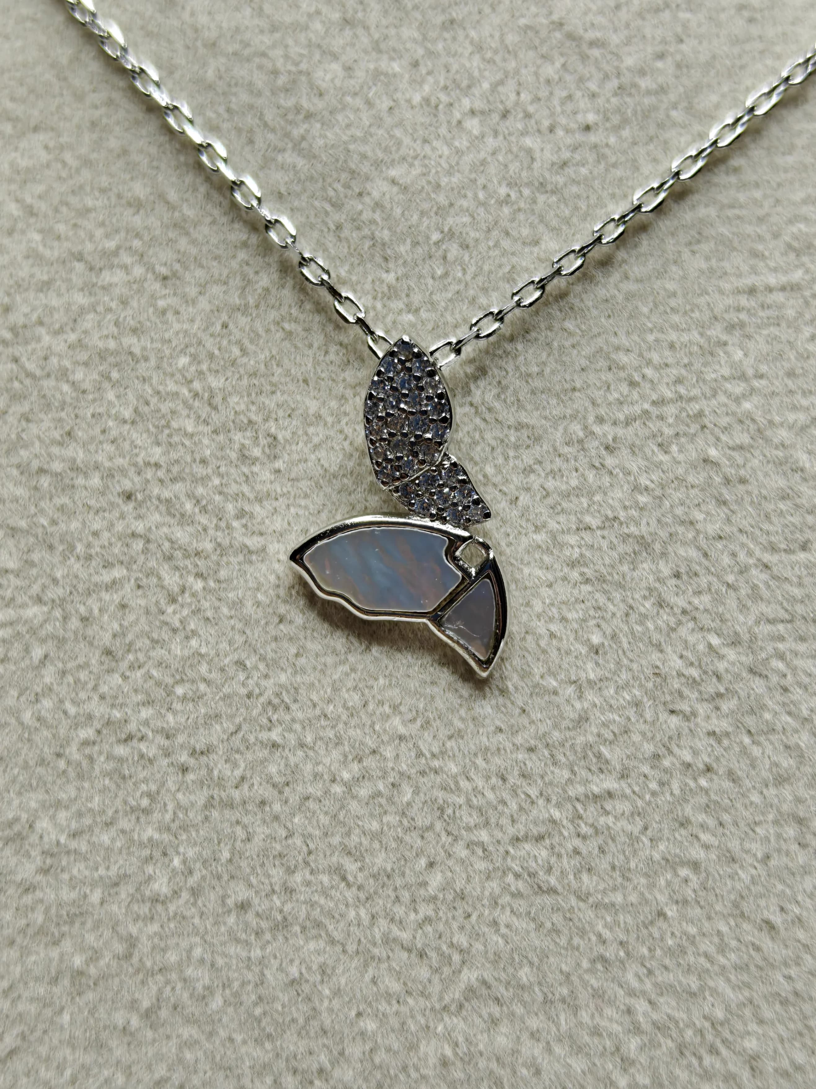 Mop Butterfly Chain